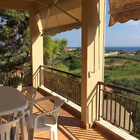Kostas House Apartman *